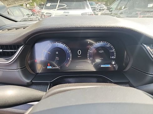 Used 2025 Jeep Grand Cherokee Altitude AWD/4WD image 5