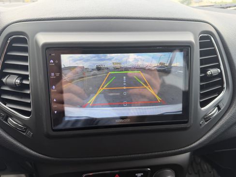 Used 2019 Jeep Compass Latitude FWD image 20