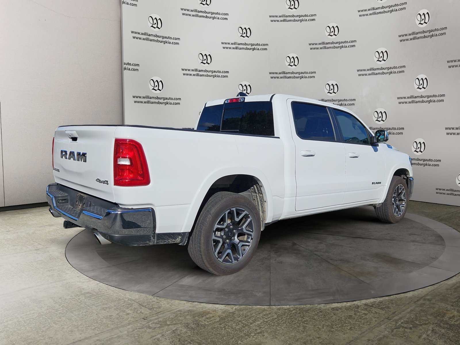 Used 2026 RAM 1500 Laramie AWD/4WD image 5