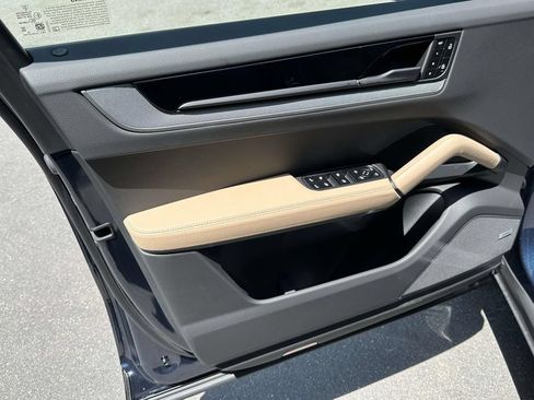 New 2026 Porsche Cayenne Coupe AWD/4WD image 17