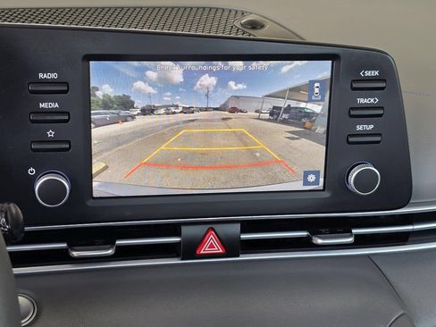 Used 2023 Hyundai Elantra SEL FWD image 9