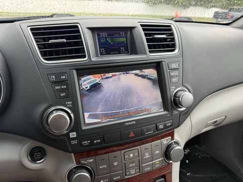 Used 2011 Toyota Highlander Limited w/ Tow Pkg AWD/4WD image 22