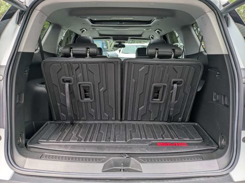 Used 2023 GMC Acadia SLT w/ Elevation Edition FWD image 13