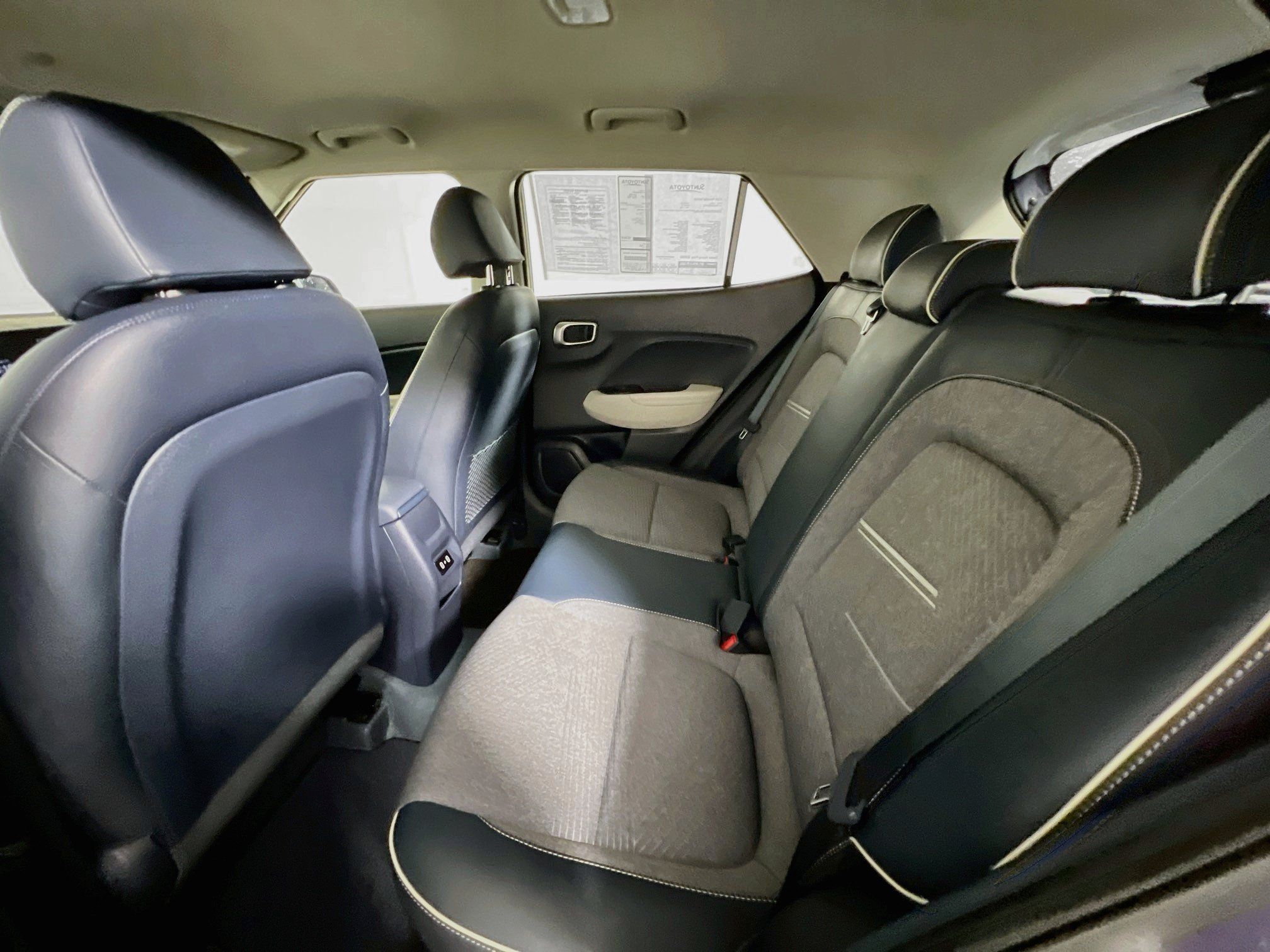 Used 2024 Hyundai Venue Limited FWD image 27
