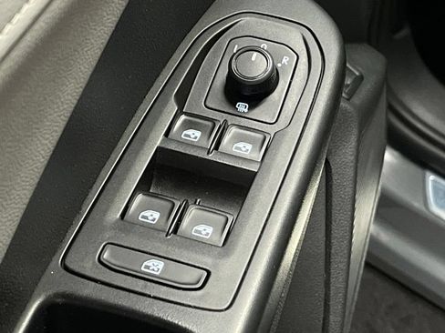 Used 2022 Volkswagen Taos SEL w/ Panoramic Sunroof Package FWD image 18