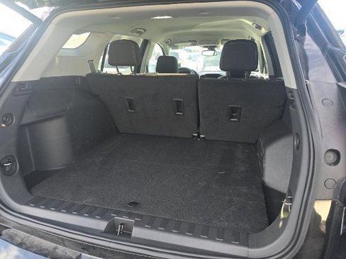 Used 2023 GMC Terrain SLE w/ Driver Convenience Package image 5