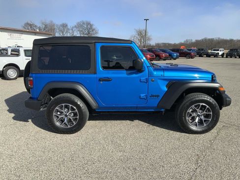 Used 2025 Jeep Wrangler Sport image 11