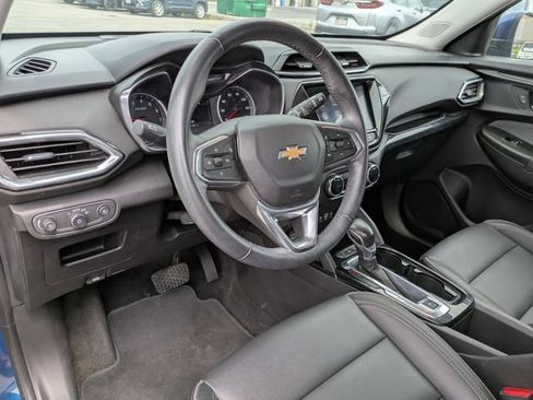Used 2021 Chevrolet TrailBlazer LT w/ Premium Seating Package FWD image 8