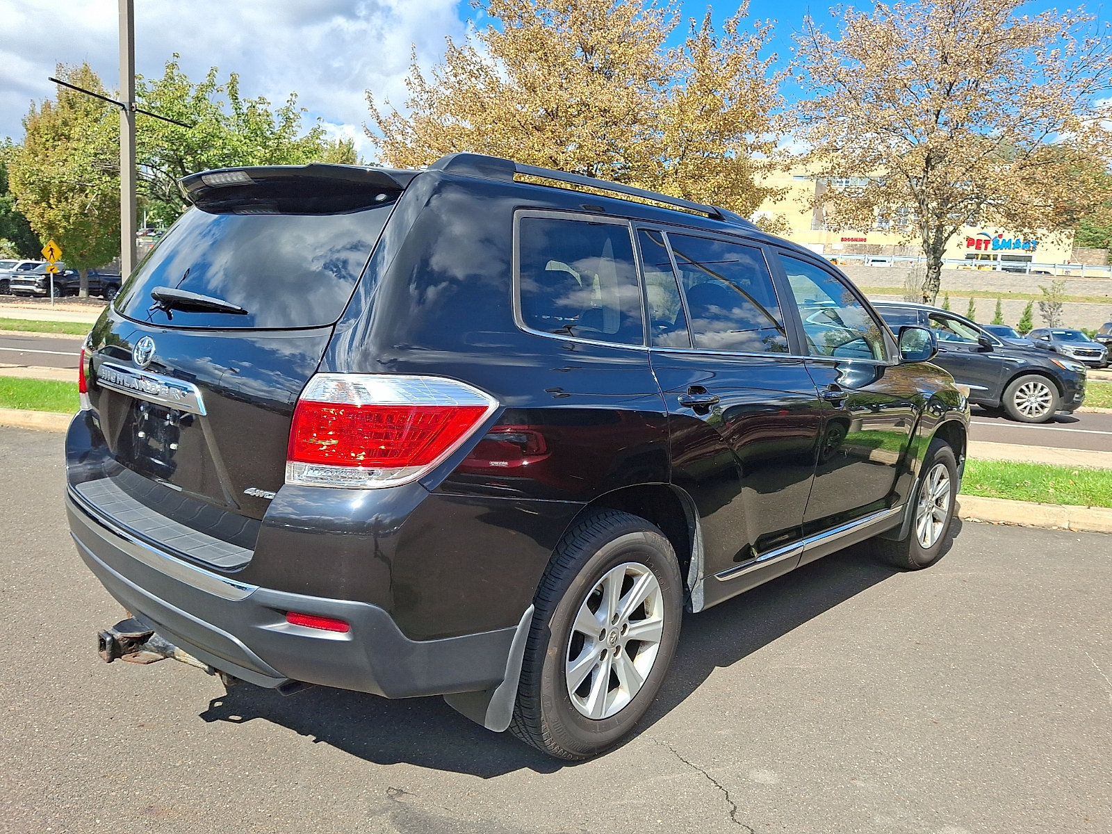 Used 2013 Toyota Highlander Plus AWD/4WD image 4