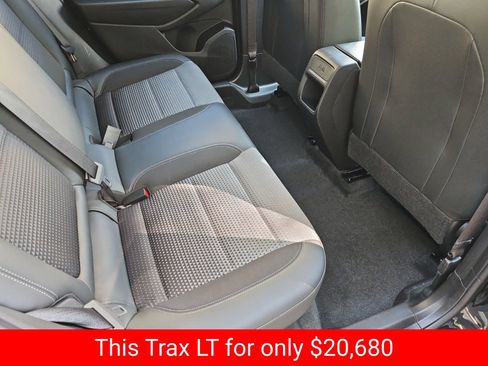 Used 2025 Chevrolet Trax LT FWD image 32