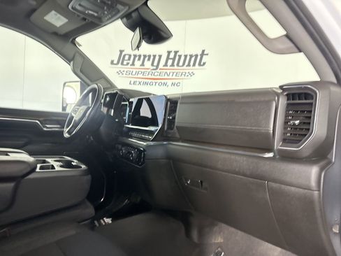 Used 2024 Chevrolet Silverado 2500 LT w/ Convenience Package image 26