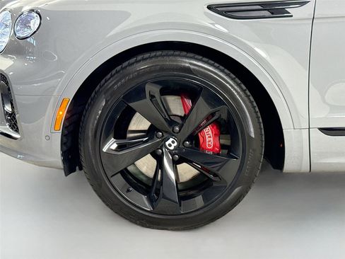 Used 2022 Bentley Bentayga image 40