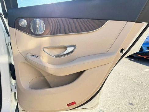 Used 2018 Mercedes-Benz GLC 300 4MATIC image 24