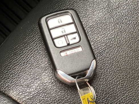 Used 2019 Honda Pilot Touring image 31
