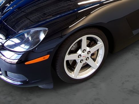 Used 2005 Chevrolet Corvette Convertible w/ Preferred Equipment Group RWD image 7