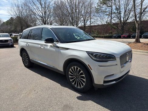 Used 2023 Lincoln Aviator AWD w/ Premium Package image 4