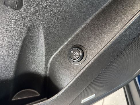 Used 2022 Chevrolet Equinox RS w/ RS Leather Package image 21