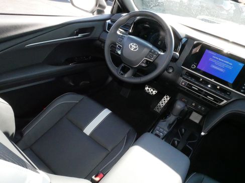 Certified 2025 Toyota Camry SE FWD image 9