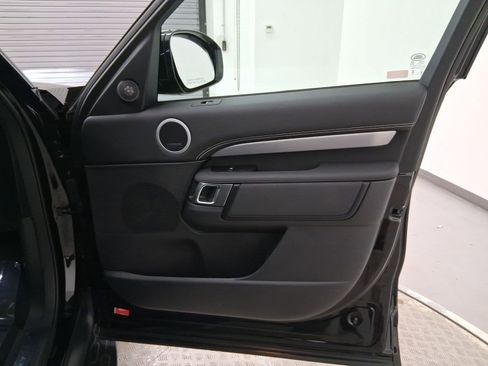 Used 2025 Land Rover Discovery Dynamic SE image 32