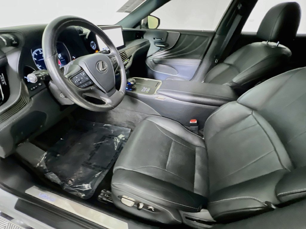 Used 2023 Lexus LS 500 w/ Accessory Package (Z2) RWD image 12
