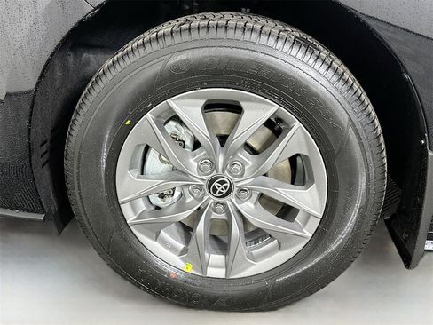 New 2026 Toyota Sienna XLE image 34