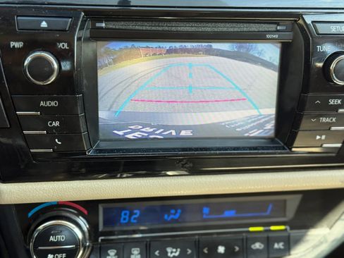 Used 2014 Toyota Corolla LE FWD image 34