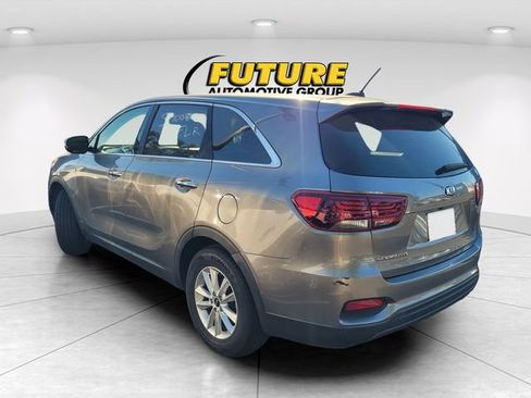 Used 2019 Kia Sorento FWD V6 image 3