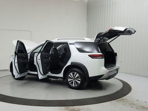 Used 2025 Nissan Pathfinder SL w/ Cargo Package FWD image 13