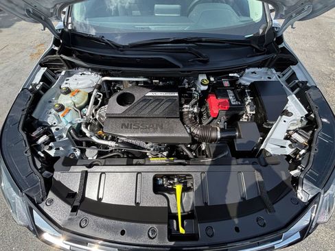 Used 2025 Nissan Rogue SV FWD image 33