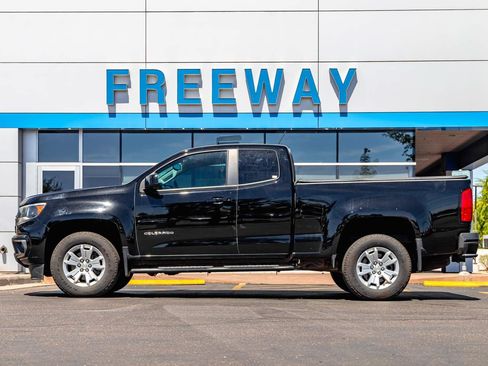 Used 2021 Chevrolet Colorado LT w/ LT Convenience Package RWD image 2