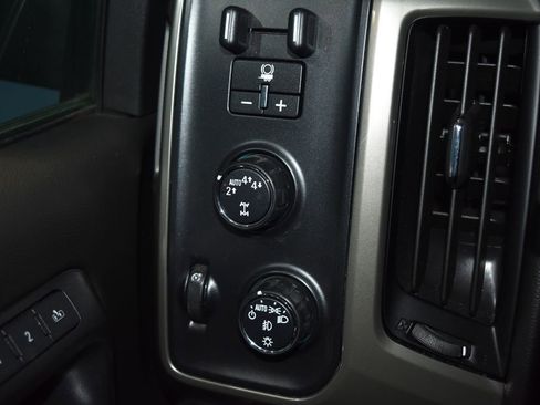 Used 2018 Chevrolet Silverado 1500 High Country image 19