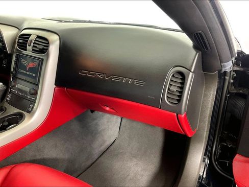 Used 2005 Chevrolet Corvette Convertible w/ Preferred Equipment Group RWD image 18