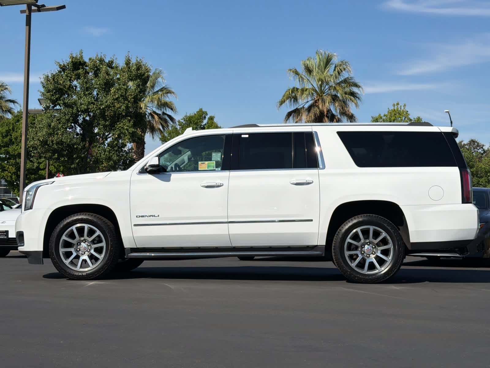 Used 2020 GMC Yukon XL Denali RWD image 9
