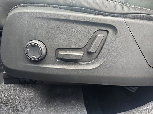 Used 2020 Volvo XC40 T4 R-Design w/ Protection Package image 15