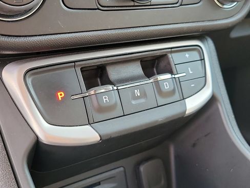 Used 2024 GMC Terrain SLT AWD/4WD image 34