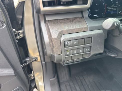 Used 2024 Toyota Tacoma Limited w/ Limited Package (LT) AWD/4WD image 14