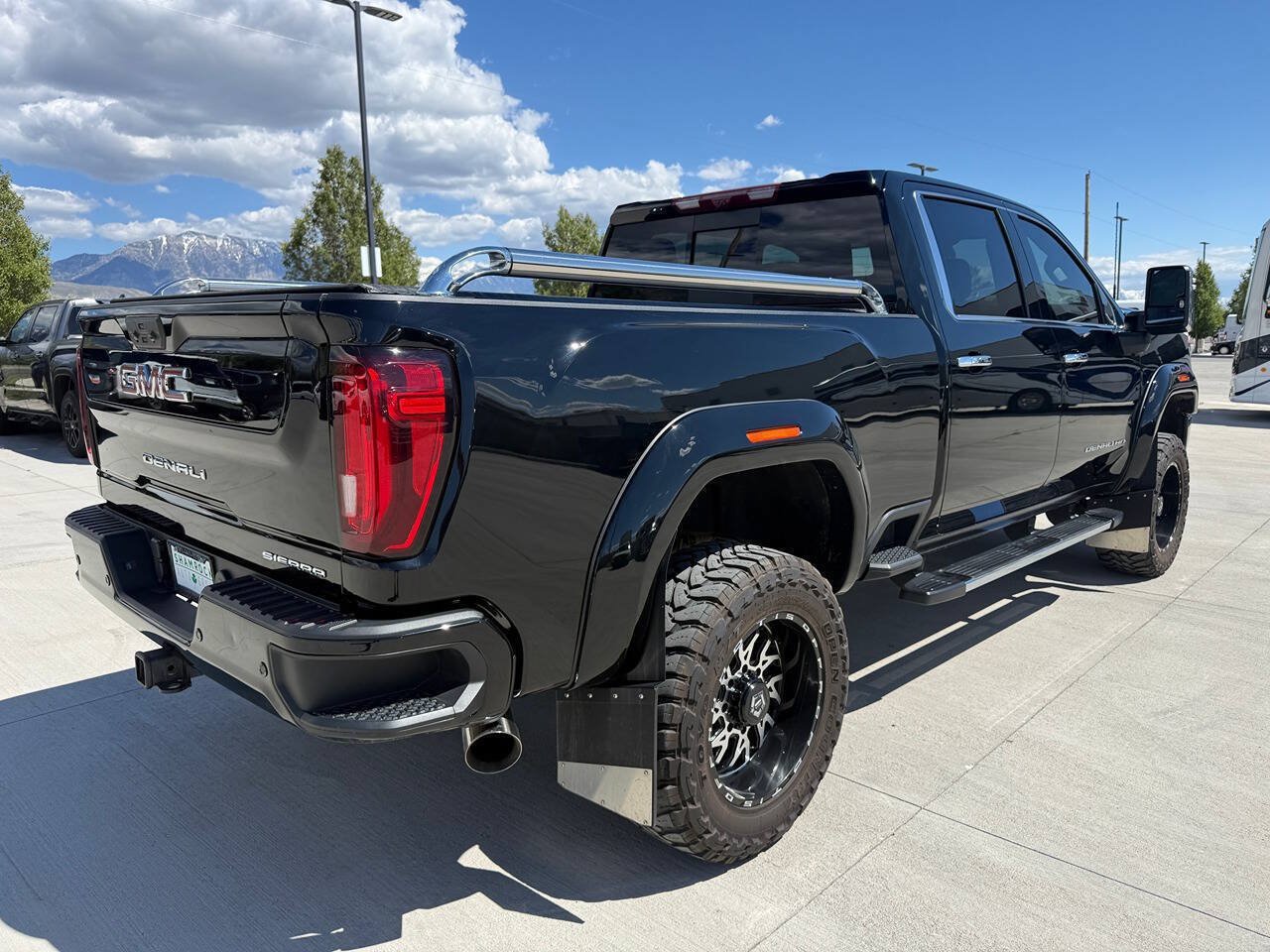Used 2022 GMC Sierra 3500 Denali w/ Denali Ultimate Package AWD/4WD image 3