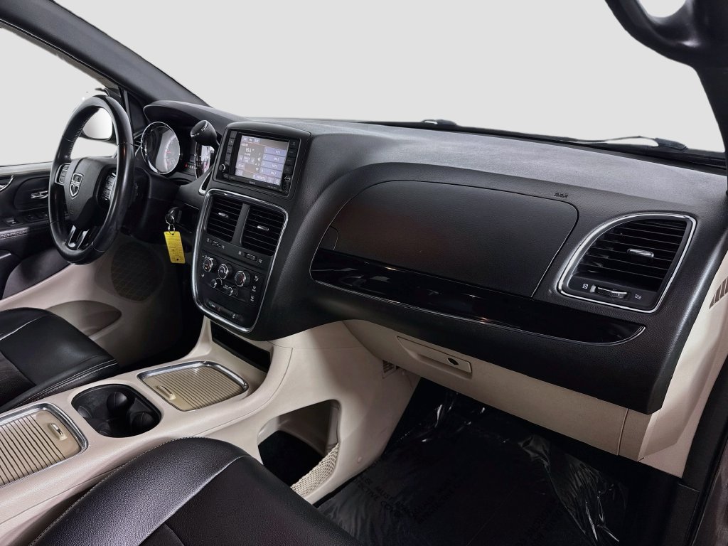 Used 2019 Dodge Grand Caravan SXT FWD image 34