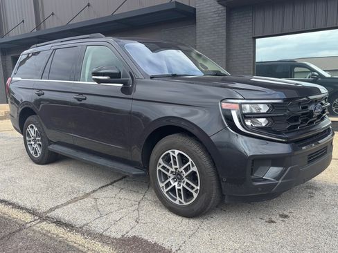 Used 2025 Ford Expedition Active image 3