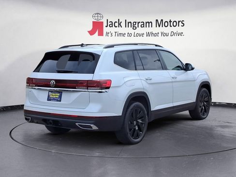 Certified 2026 Volkswagen Atlas SE w/ Panoramic Sunroof Package FWD image 5