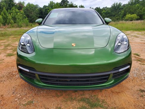 Used 2018 Porsche Panamera 4 AWD/4WD image 17