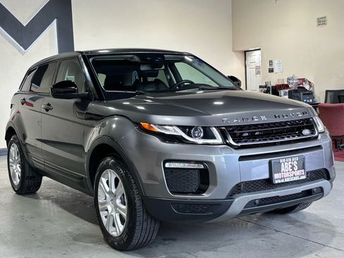 Used 2017 Land Rover Range Rover Evoque SE AWD/4WD image 3