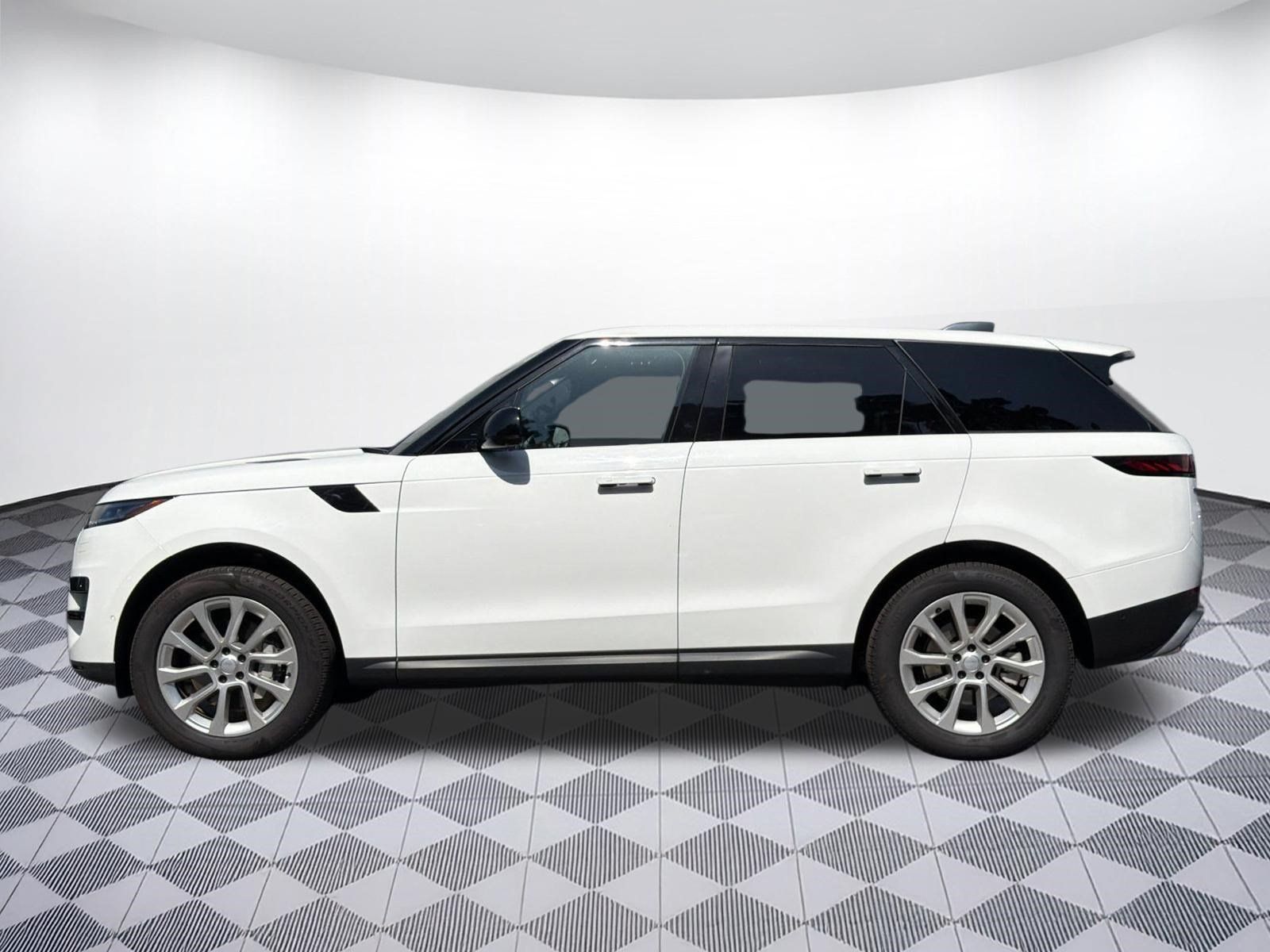 Used 2025 Land Rover Range Rover Sport SE AWD/4WD image 2