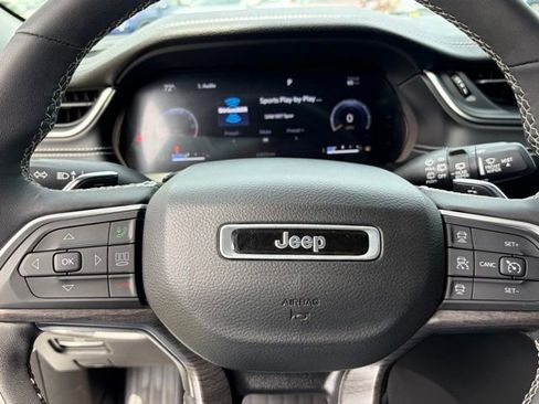 Used 2023 Jeep Grand Cherokee L Limited w/ Black Appearance Package AWD/4WD image 21