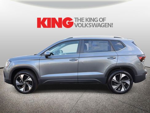 Used 2025 Volkswagen Taos SE w/ Panoramic Sunroof Package image 7