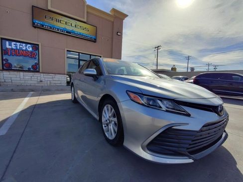 Used 2023 Toyota Camry LE image 2