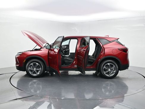 Used 2025 Chevrolet Blazer LT AWD/4WD image 29
