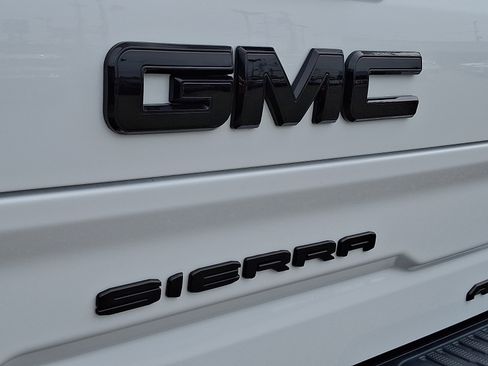 Used 2024 GMC Sierra 1500 AT4 w/ Technology Package AWD/4WD image 32