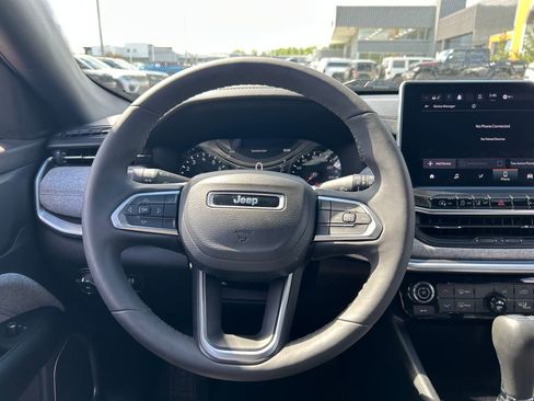 Used 2023 Jeep Compass Latitude AWD/4WD image 10