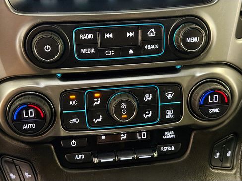 Used 2020 Chevrolet Suburban LT AWD/4WD image 23